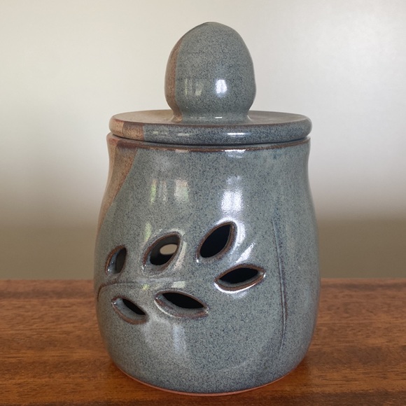 Handmade Pottery made on  Vancouver Island BC Signed by Artist Exc Shape - Picture 5 of 12